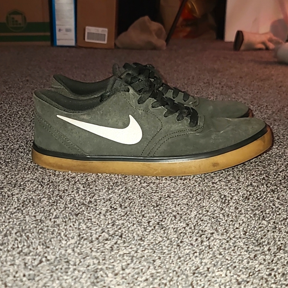 Nike SB Sneaker Size 9.5 mens